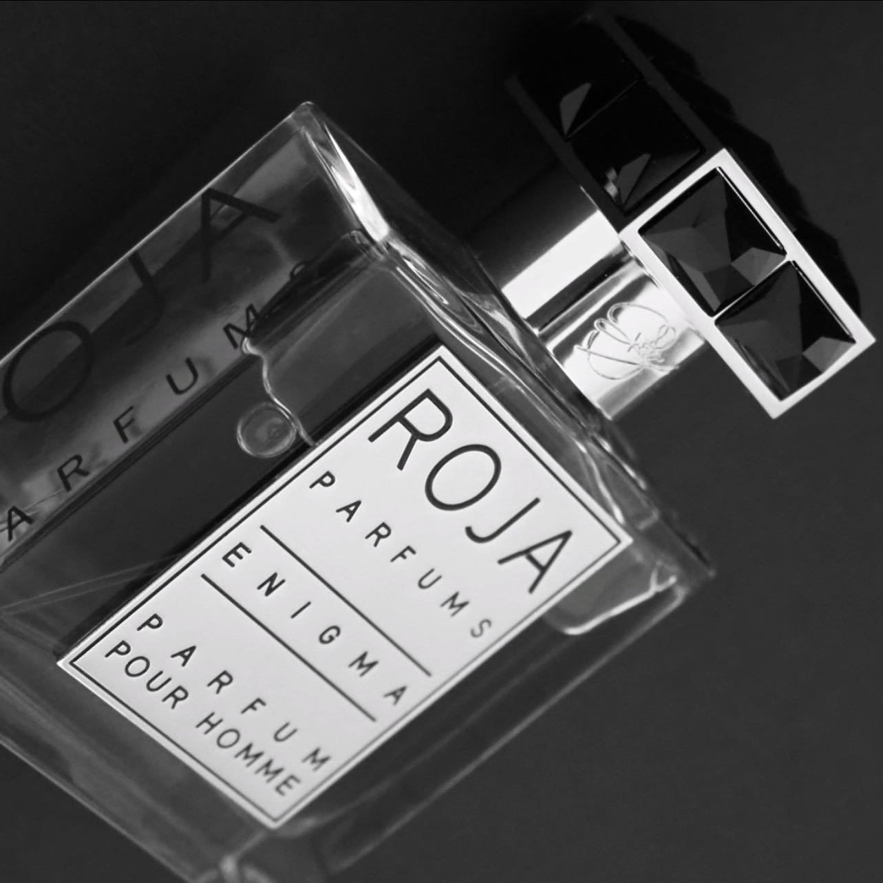 Fall favorite once again...
Spoke about it too often so briefly covering the most important aspects:
• Adult and sophisticated composition
• Elegant and effortless in wear
• Unisex despite the gender "pour homme" lable
• Moderate sillage, longlasting on skin and clothes
• Price point : value ratio is open for discussion
If money is no issue and you love boozy tobacco with hint of cola, this is top tire choice
#nicheperfumes #nicheperfumery #nicheperfume #nichefragrance #nichefragrances #nichescent #nicheparfum #instaperfume #luxuryperfume #fragrancecollection #instafragrance #perfumelove #perfumelover #harrodsbeauty #profumidinicchia #nischendüfte #rojaenigma #fallfragrance #perfumeblogger #fragranze #teamoversprayers #fragrancearmy #growdeparfum #collectionpotential #fragpixie #perfumereview @rojaparfums #enigmapourhomme