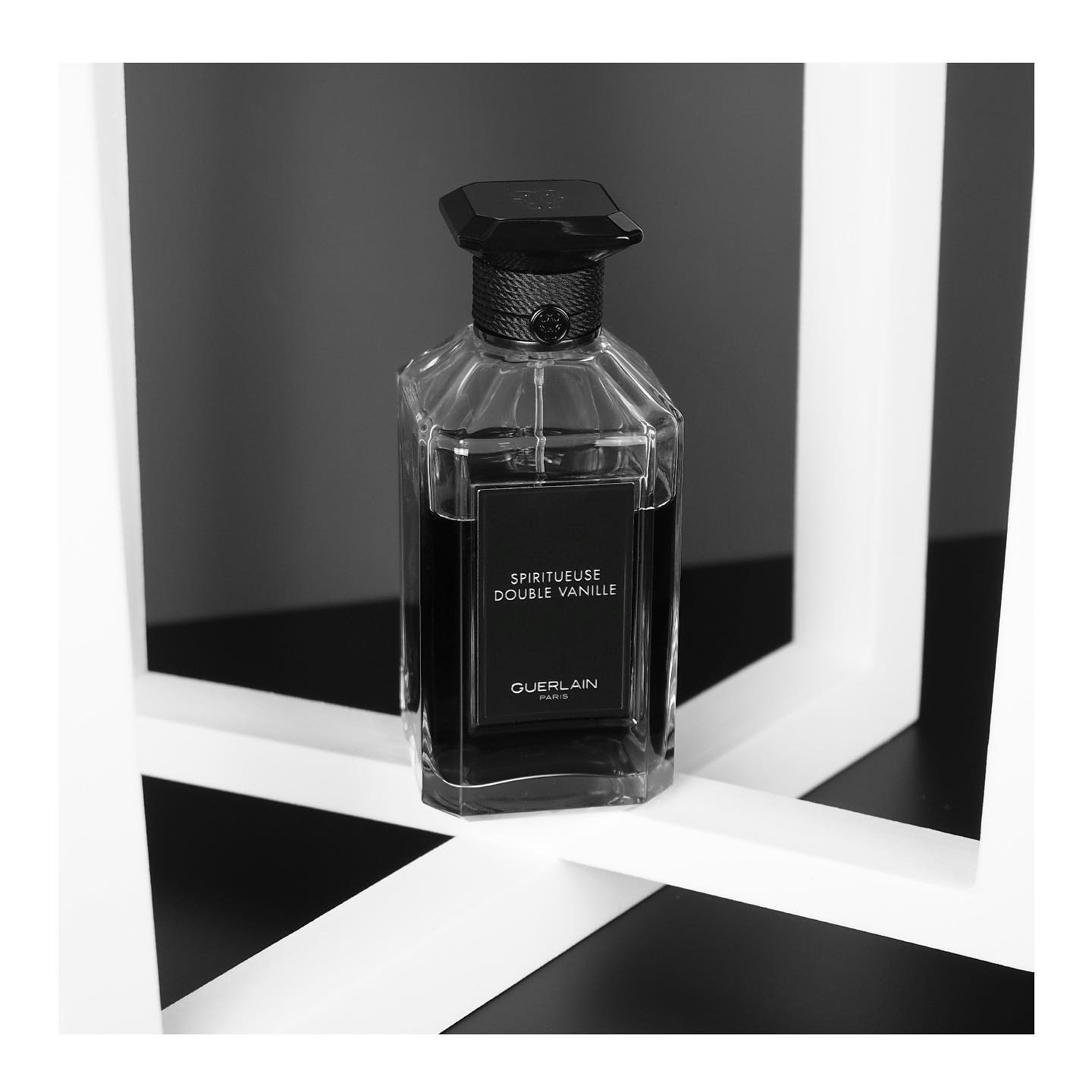 Today I visited one of the most beautiful Christmas markets and I was accompanied by one of my all time favorite fragrances…
Spiritueuse Double Vanille by Guerlain is the bad gal that took me for a winter spin in the snow. If there is better spicy vanilla blend, I need to know. I hate terms of queen and king when people refer to fragrances, but if I had to pick, this right here would be the emperess. Equitably one of the most chique fragrances coming from under the thumb of its creator Jean Paul Guerlain.
For already 15 years it conquers the hearts of fragrance enthiusiasts. I was amazed to see no celebration of the jubileum of it this year. I could use a nice gorgeous limited edition of it. Like when Mitsouko in porcelain. Or maybe extrait de parfum bottle dressed in black glass. If anyone from @guerlain is watching out for our whispers, hope you would consider it.
#spiritueusedoublevanille #guerlain #guerlainperfume #lartetlamatiere #limitededition #exclusiverange #privatecollection #fragrancedream #wishfulthinking #perfumer #perfumery #nichefragrances #nicheperfumes #perfumeaholic_official #growdeparfum #collectionpotential #fragranceideas #perfumeideal #perfumeideas #perfectioninabottle #elegantfragrance #unisexperfume #vanillafragrance #vanillaperfume #olfactoryart #fragcomm #fragrancecommunity #parfumextrait #extraitdeparfum #winterwonderlandmaastricht