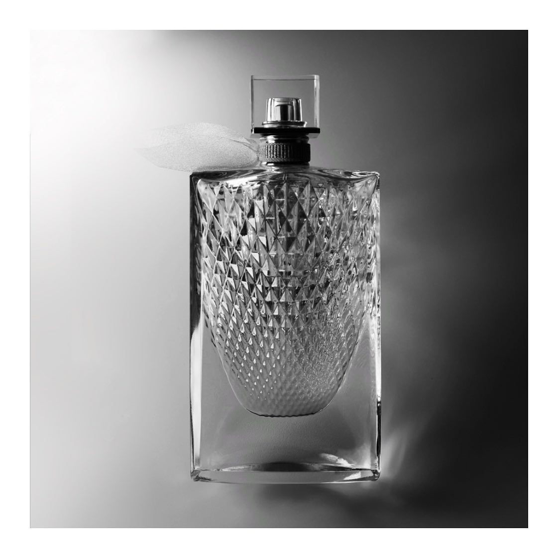 La Vie est Belle L'Éclat is one of the most loved fragrances of mine from the regular range of Lancôme…
House that is so famous for their roses has undergone some (ekhm ekhm) rather drastic changes, but three things from them are obsolete for me. La Vie est Belle L'Éclat is one of what if feels like dozens of flankers of La Vie est Belle. And to save you the time typing “Eeew” in comments, Eclat is nothing like the original.
In fact, it reminds me very much of JPG Gaultier Classique. A beautiful and sophisticated timeless scent that perfume that is simply perfect for any occasion. The top notes listed for L'Éclat are bergamot, mandarin, and orange blossom and I agree, all there, all in equal parts. Pure elegance in the start. And of course the famous syrupy vanilla. But now it has a fresh and citrusy start it deserves, invigorating and uplifting.
The heart notes are unbeatable trio in any timeless floral release: jasmine, rose, and iris. And dear lord dit smells good. A delicate and floral aroma that is both feminine and elegant. Base is simplified LVEB, you get lots of vanilla and dash of patchouli and musk leading to a warm and sensual finish. That soft touch of muskiness is what makes this perfume truly irresistible. If there is a bottle for sale that you spot, hike, jump, attack. Wink at the seller if you have to, this one is really worth the hassle.
Are you a LVEB yay or LVEB nay?
@lancomeofficial @beautyexpertlancome
#perfumeaholic_official #fragpixie #growdeparfum #smellgood #lavieestbelleleclat #lancomelavieestbelle #perfumelover #perfumeaddict #perfumecollection #luxuryperfume #designerperfume #nicheperfume #perfumes #perfumeblog #perfumeporn #perfumecommunity #perfumelovers #perfumegram #perfumeryart #fragrancelover #fragranceaddict #fragrancecollection #fragrancenotes #perfumerynotes #perfumeryoils #scentoftheday #perfumephotography #perfumelove #perfumebottle #perfumebottles