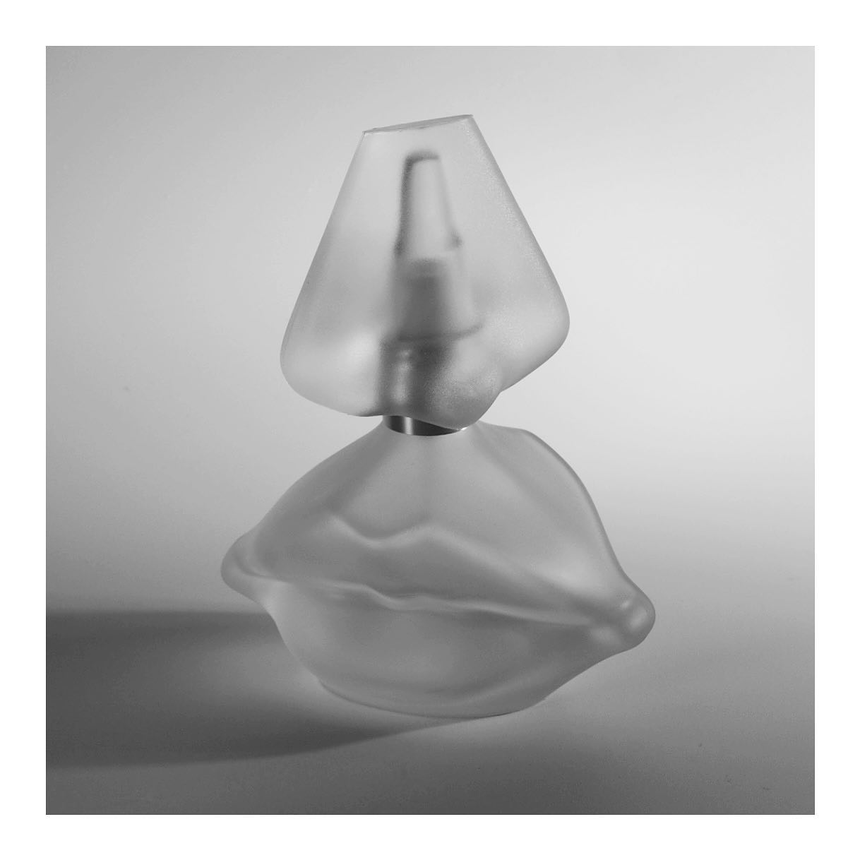 Alrighty, day 5 brings us to Eau de Dali…
It should really be called Eau Thé Dali! Soft floral with fizzy and almost peachy floral nuances. Of course the start of it is vintage powerhouse worthy but bare with it, after 3-5 minutes the screechy potato-sac cost falls down on the ground revealing a Cinderella dress underneath.
Lustrous garden with fresh dew on petals. Cherry blossom, peach trees, tulips and roses and wild jasmine. Would be a great imaginary place, secret garden of elegance.
Once it settles into dry-down there is a timid powderiness presenting itself. Overal performance is as with any Dali perfume, could be better. But out of all ever created, this is the one to try and enjoy!
@dalihauteparfumerieofficial @salvadordalioficial #salvadordalí #dalí #daliperfume #eaudedali #vintagefragrance #vintageperfume #oldschoolfragrance #oldtimerlove #springfragrance #springperfume #forhervanity #forher😍 #fragrancehistory #fragranceartist #somethingbeautiful #everydaynewfragrance #sentimentalperfume #hiddengem #fragpixie #perfumeaholic_official #fragrantica #basenotes #parfumo #collectionpotential #supportvintage #growdeparfum #floralfragrance #feminineperfume #femininefragrance #salvadordaliart
