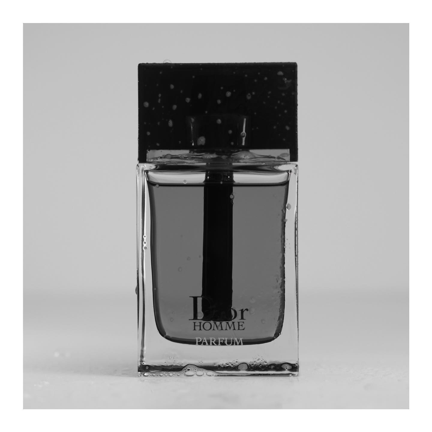 That one fragrance that I can bathe in…
But today instead of doing that, I bathed it instead 🫧🧼🛁
Was actually washing it after semi-failed photo experiment. May share the result later in the stories if I manage to salvage some images.
@diorbeauty @dior #diorhommeparfum #dior #diorhomme #diorfragrance #diorperfume #perfumeaholic_official #fragpixie #collectionpotenial #growdeparfum #fraghead #fragrancefanatic #fragrancefamily #fragrantica #basenotes #parfumo #perfumeaddiction #parfumtastic #perfumista #unised #iris #bestofdior #perfumery #perfumes #perfumedubai #perfumelonglasting #longlastingfragrance #longlastingperfume #boutique #nicheperfumes #bestiris