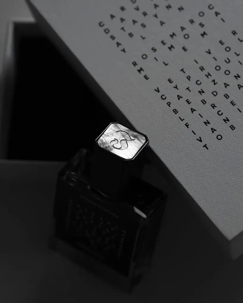 LYDEEN PARFUMS AMBERFUME LID VIEW